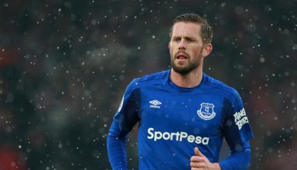 开云体育中国-意甲焦点战，当绿茵场上的喧嚣，映照世界角落的无声封锁