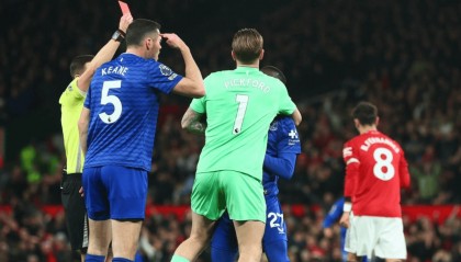 开云体育登录-莱比锡红牛逆转曼联，皮克扛起全队