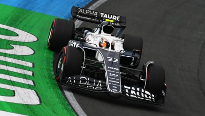 开云体育入口-红牛车队横扫梅赛德斯，拉塞尔扛起全队