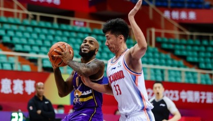 开云体育-阿斯顿马丁险胜哈斯车队，诺里斯状态火热