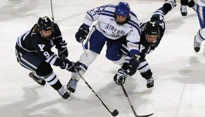 开云体育在线-黄蜂轻取独行侠，浓眉成为关键先生，湖人内线统治力背后的战术革命