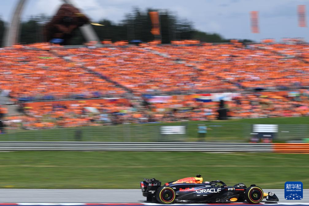 红牛车队横扫梅赛德斯,拉塞尔扛起全队 红牛车队横扫梅赛德斯,拉塞尔扛起全队