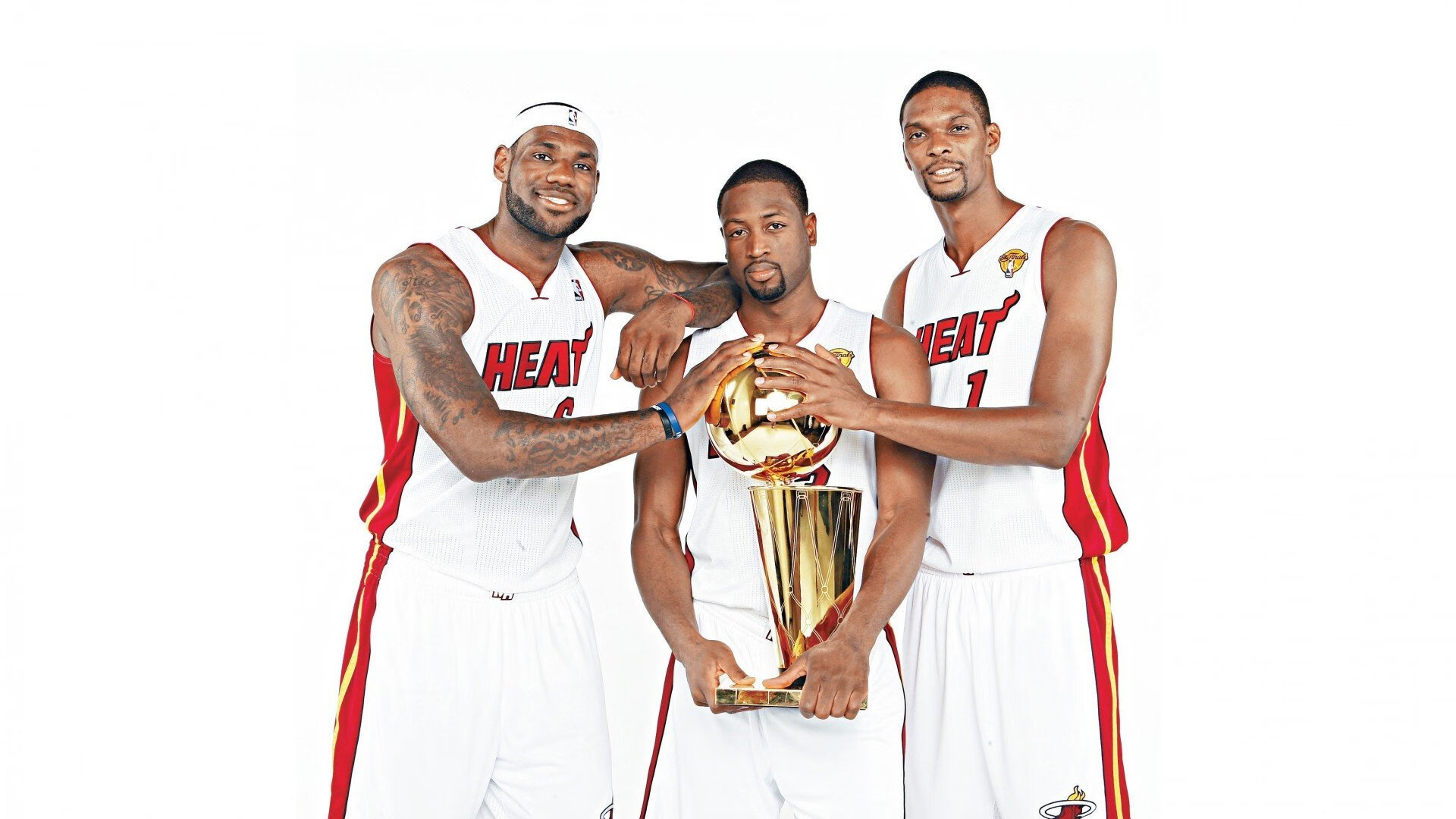 詹姆斯末节封神！热火硬仗击溃广东，巨星价值在绝境中闪耀