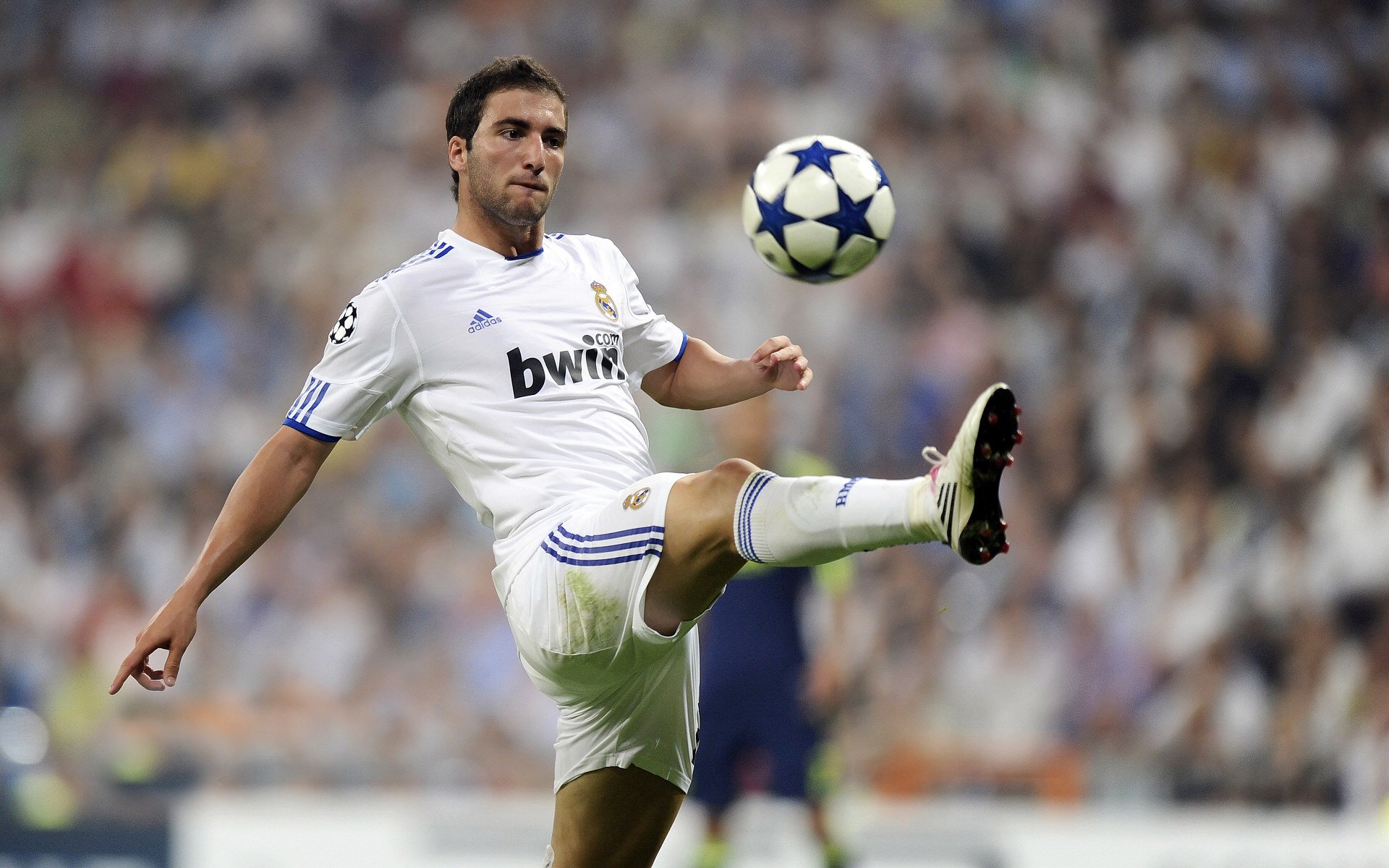 德国速胜尼日利亚,梅西防守端锁死对手,当铁血与艺术在绿茵场殊途同归