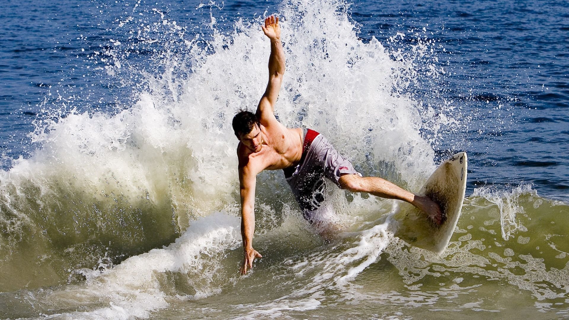 辽宁队带走雄鹿,伦纳德稳定输出不掉线,当东方纪律性驯服美式狂野