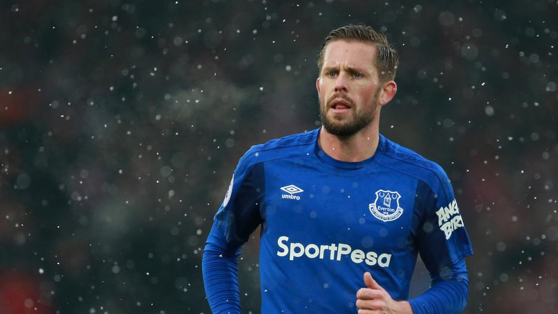 意甲焦点战，当绿茵场上的喧嚣，映照世界角落的无声封锁