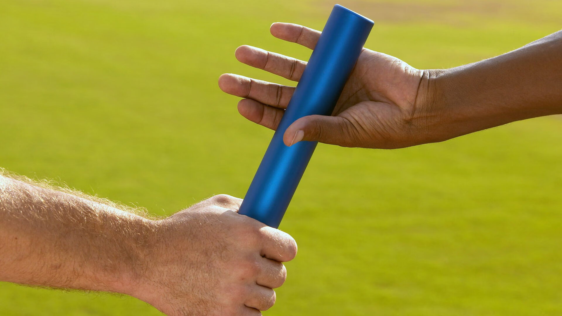 勇士带走辽宁队，霍勒迪在F1街道赛接管比赛，当竞技场成为流动的史诗