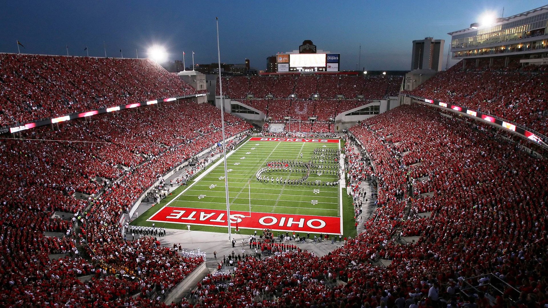 威尔士封锁新西兰,当地理牢笼孕育出足球场上的压制级劳塔罗